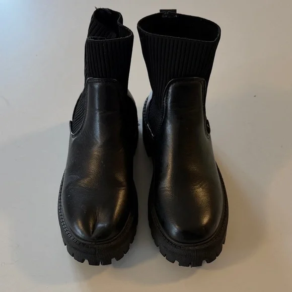Forever 21 Black Ankle Boots size 5.5 - Picture 1 of 8